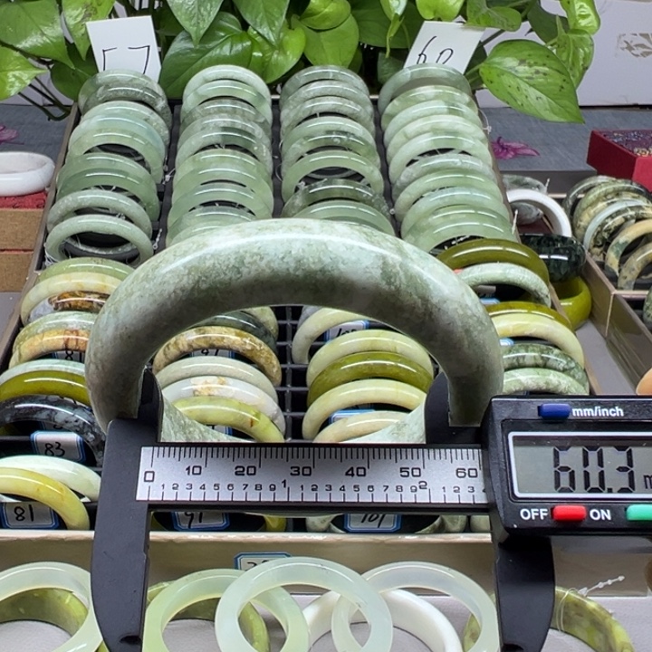 蛇纹石玉未镶嵌手镯118