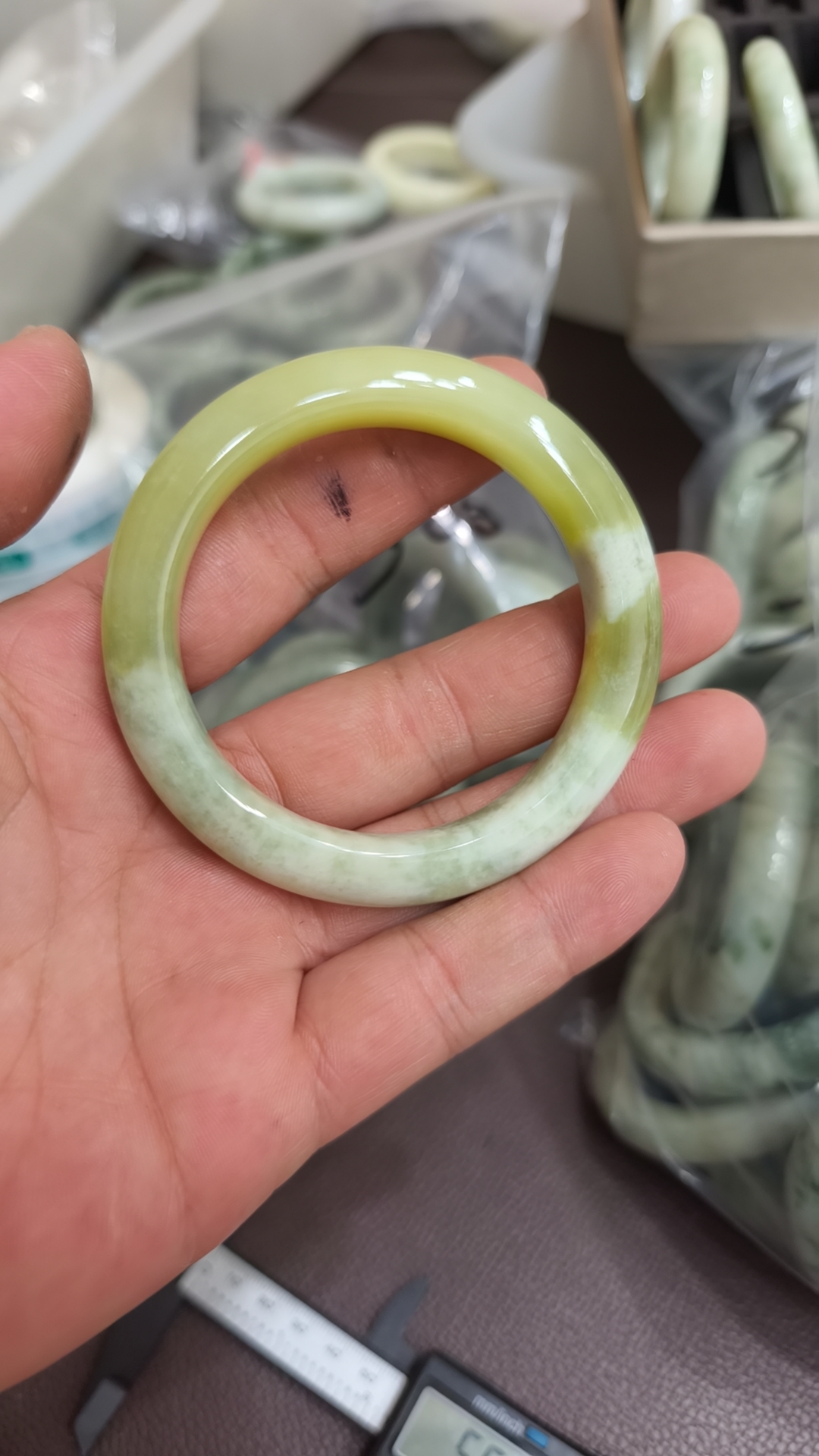 天然岫玉老油翠手镯专拍链接
