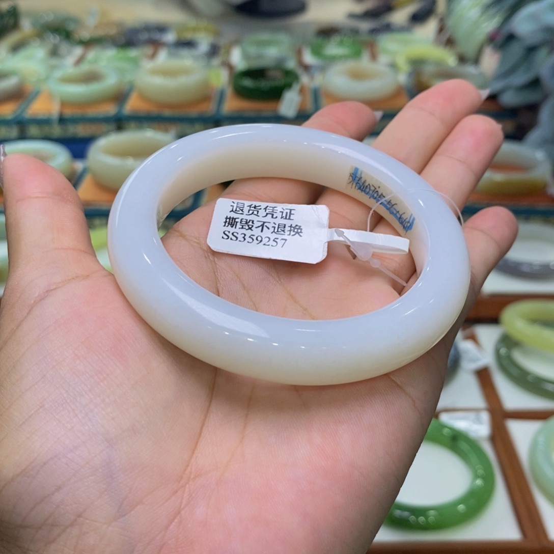 未镶嵌手镯和田玉和田玉且末羊脂白56
