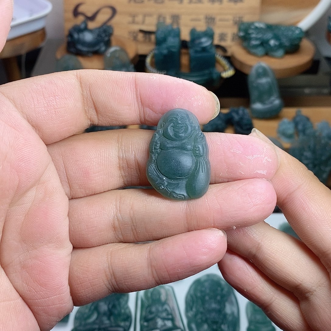 定制翡翠未镶嵌佛