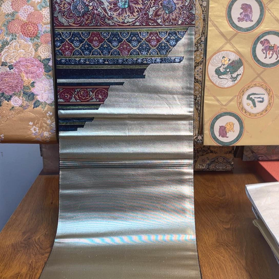 织绣三通织螺钿草花