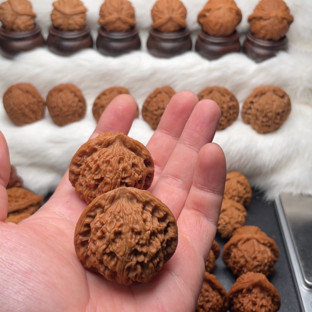 文玩核桃吊坠42水龙纹