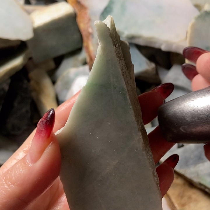 翡翠颈饰未镶嵌天然翡翠