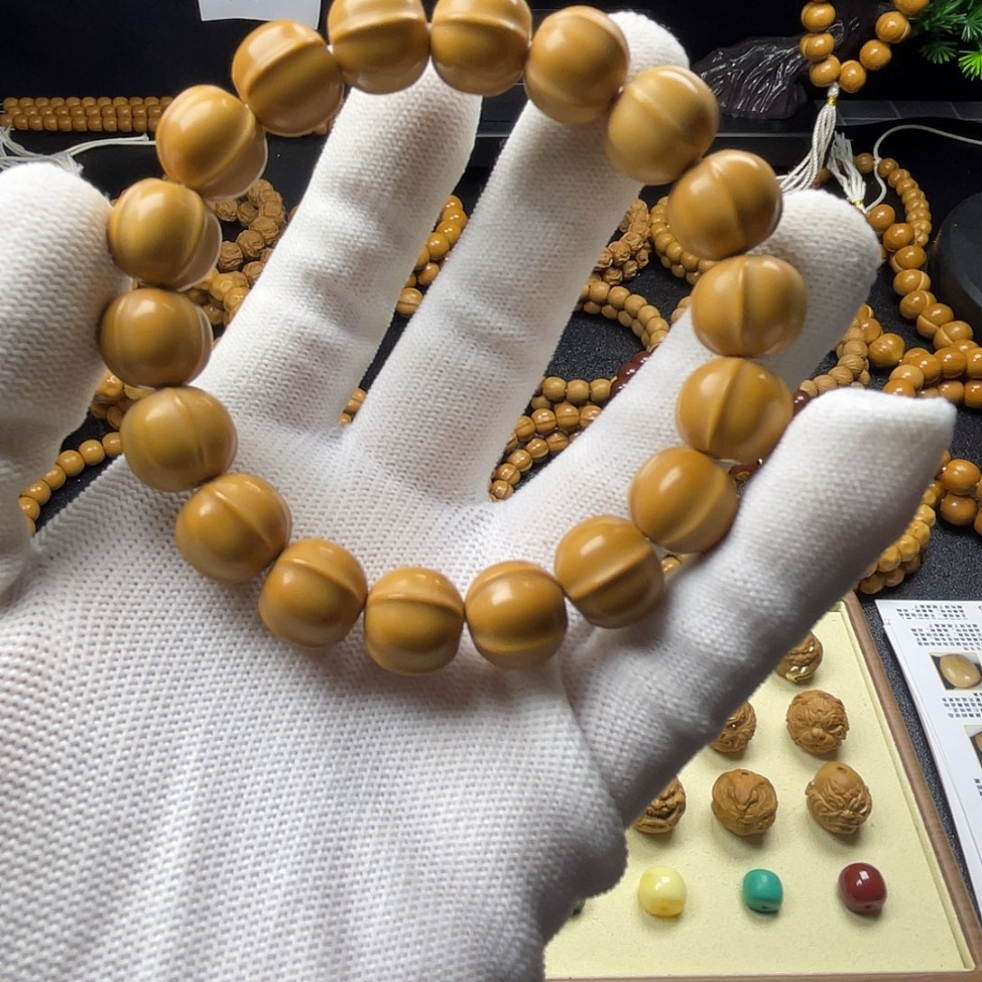 鸽****大叶紫檀（黑酸枝木类）