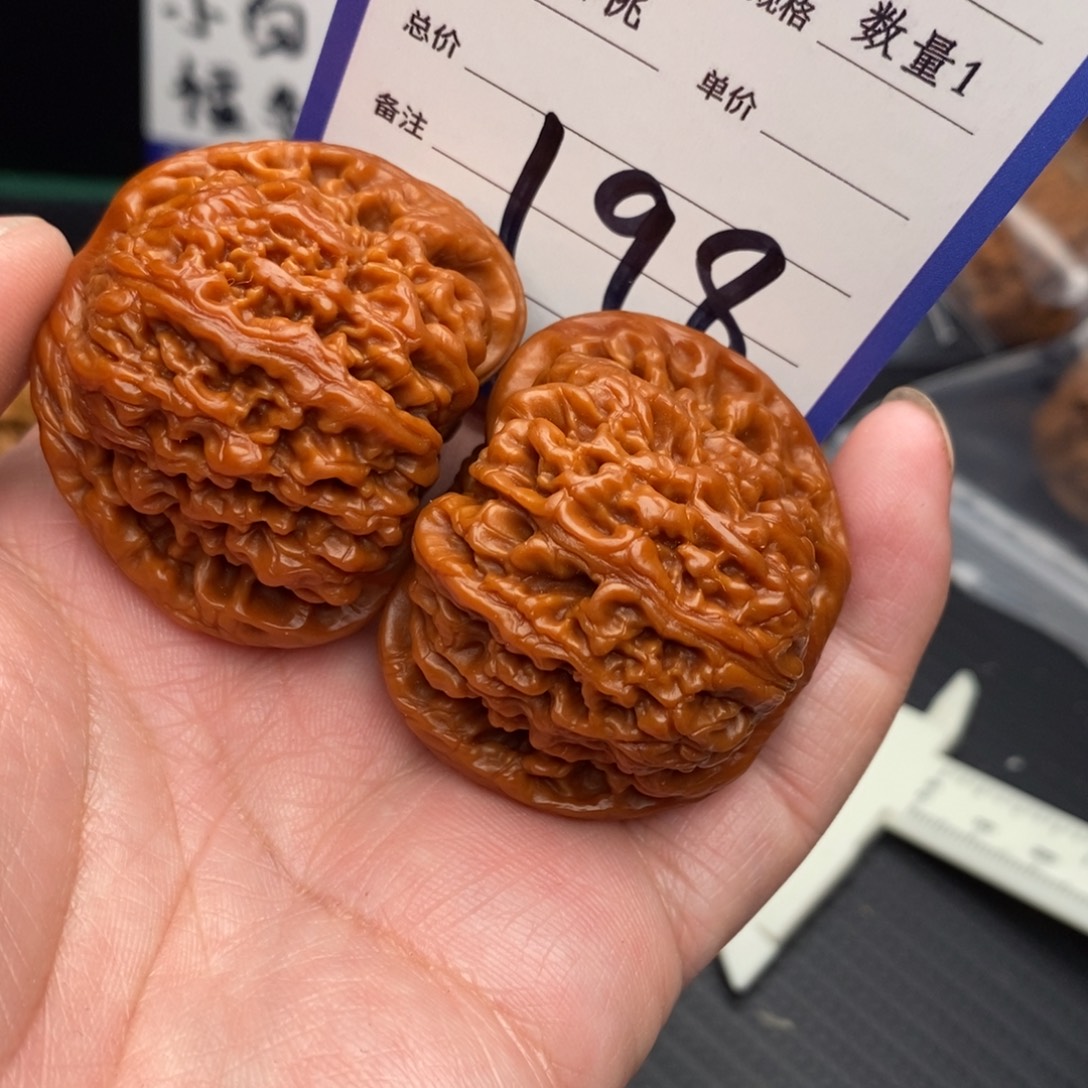 桃核把件南疆石43左右
