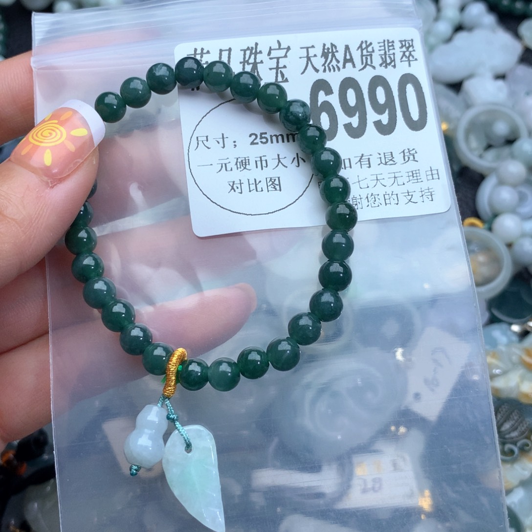 翡翠颈饰未镶嵌6990。