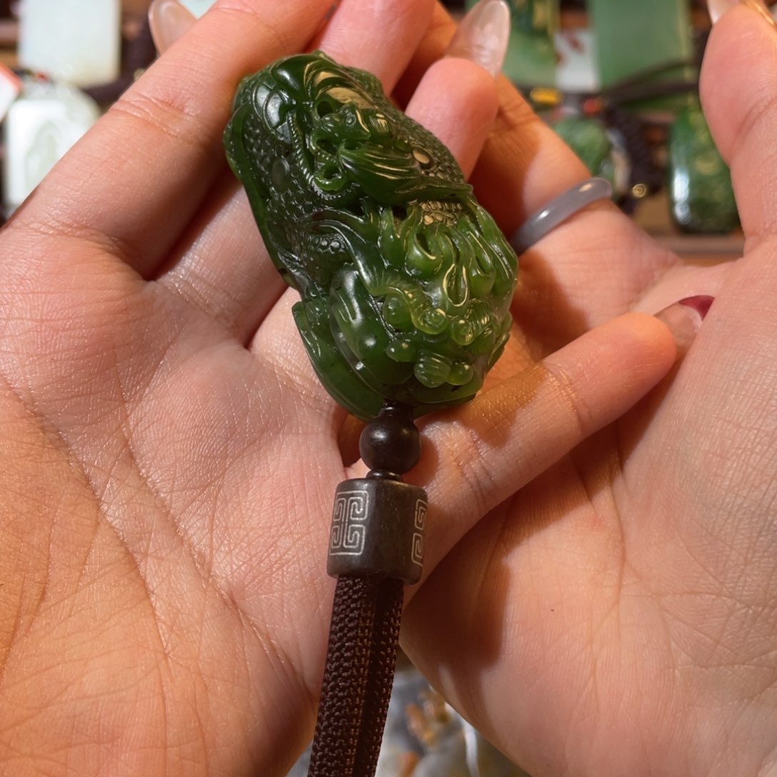 和田玉颈饰未镶嵌氣****?