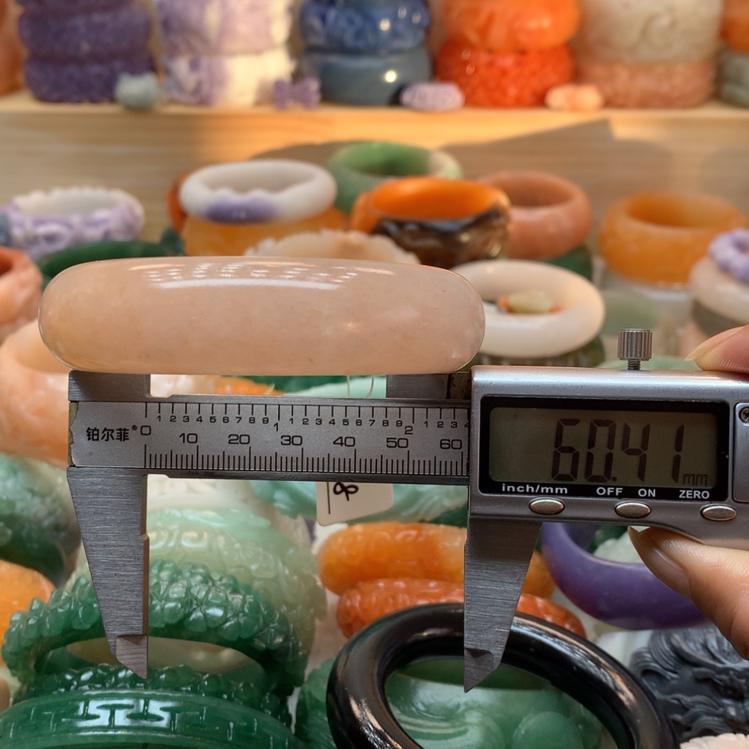 未镶嵌手镯石英质玉