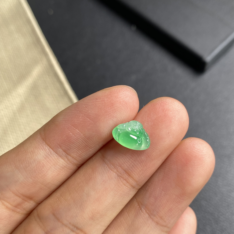 天然缅甸翡翠A货小绿佛尺寸10.3-7.4-2.8mm