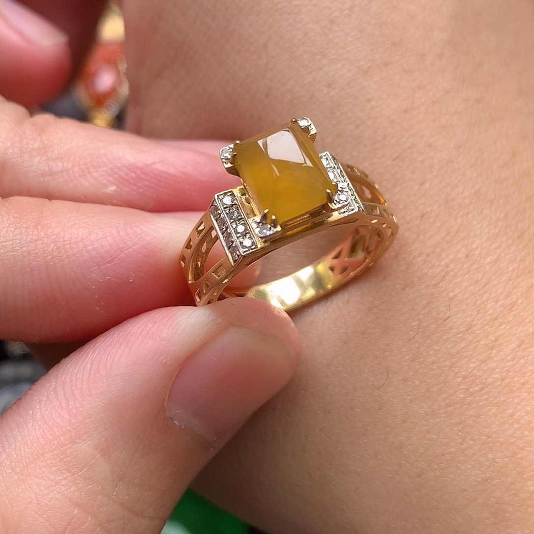 翡翠18K金镶嵌戒指