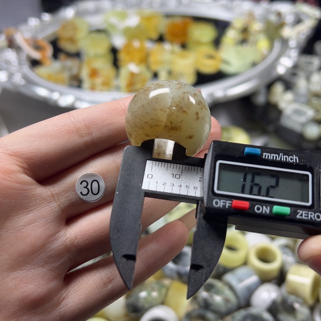 蛇纹石玉未镶嵌戒指