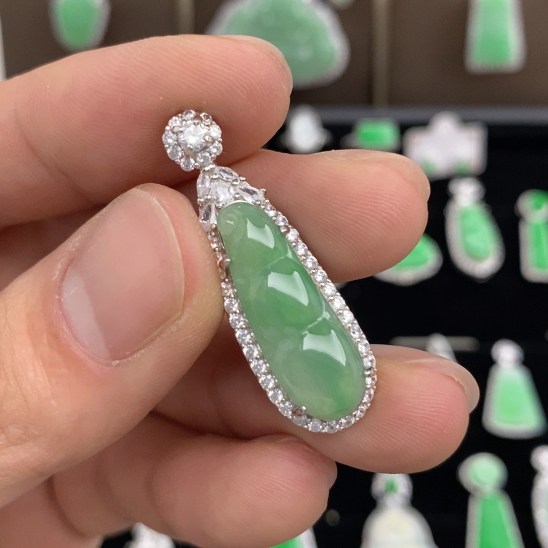 翡翠颈饰银S925镶嵌天然翡翠