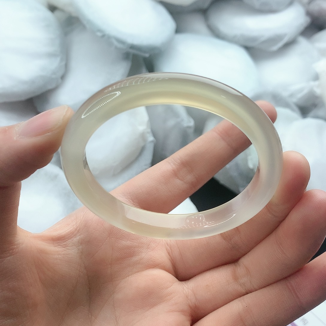 玛瑙/玉髓手镯未镶嵌55