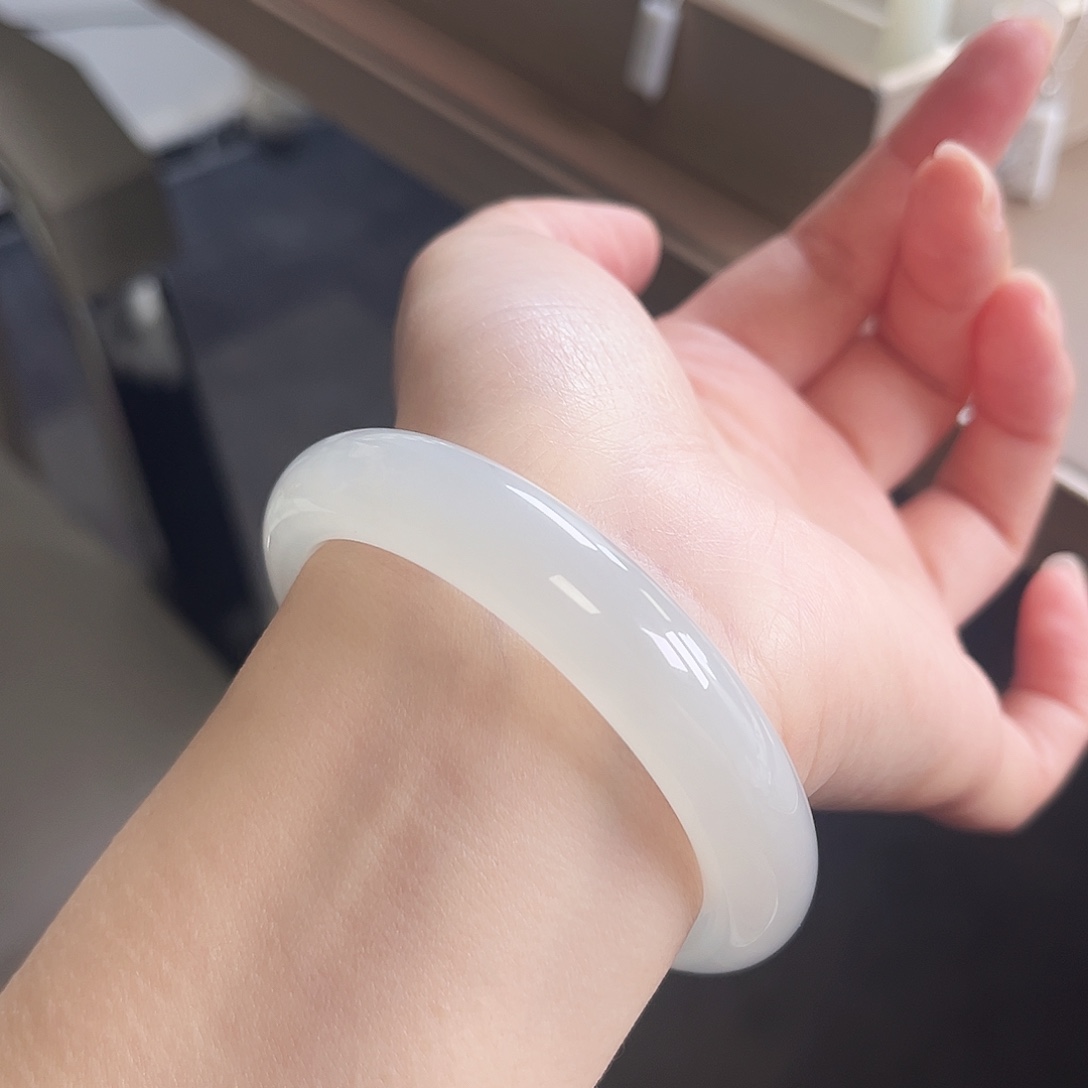 和田玉未镶嵌手镯和田玉