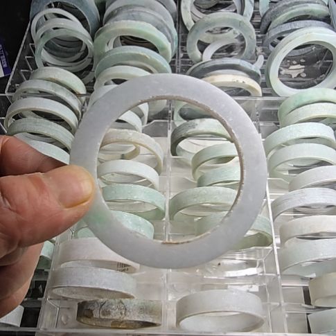 翡翠手镯未镶嵌白月光手镯