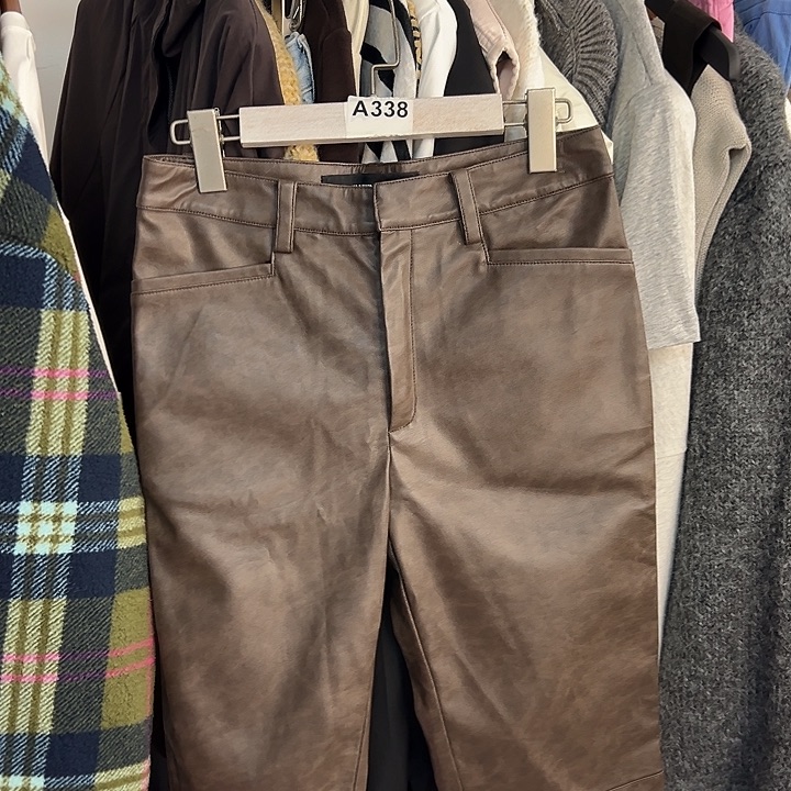 今天新款 咖色皮中裤S1