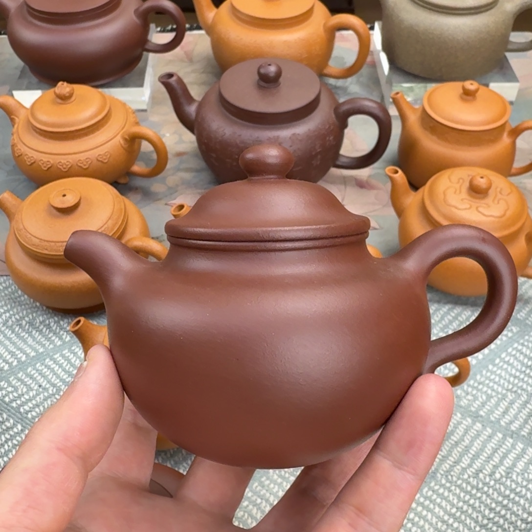 用***0茶壶紫砂瑕疵 莲子 240Cc。紫泥