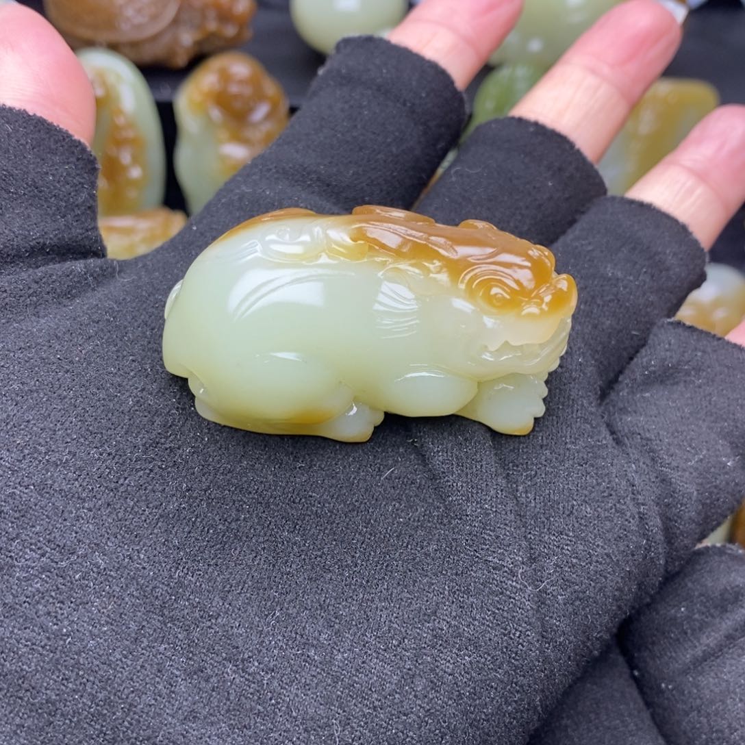 陌***生和田玉未镶嵌挂件