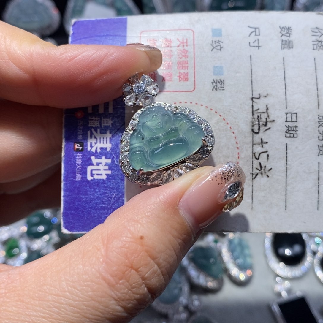 翡翠颈饰未镶嵌翡翠