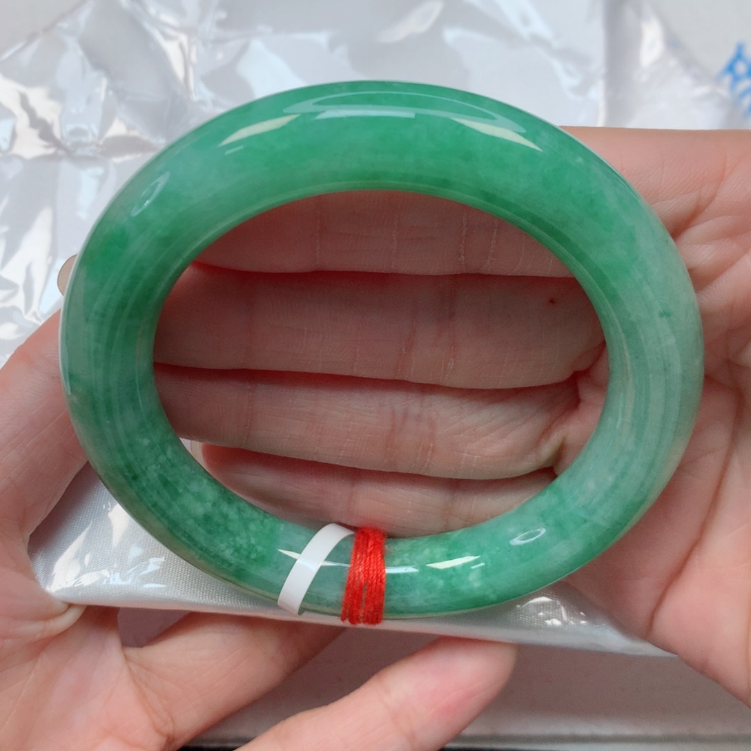 翡翠手镯未镶嵌55.8胖圆条 满果阳绿 高性价比