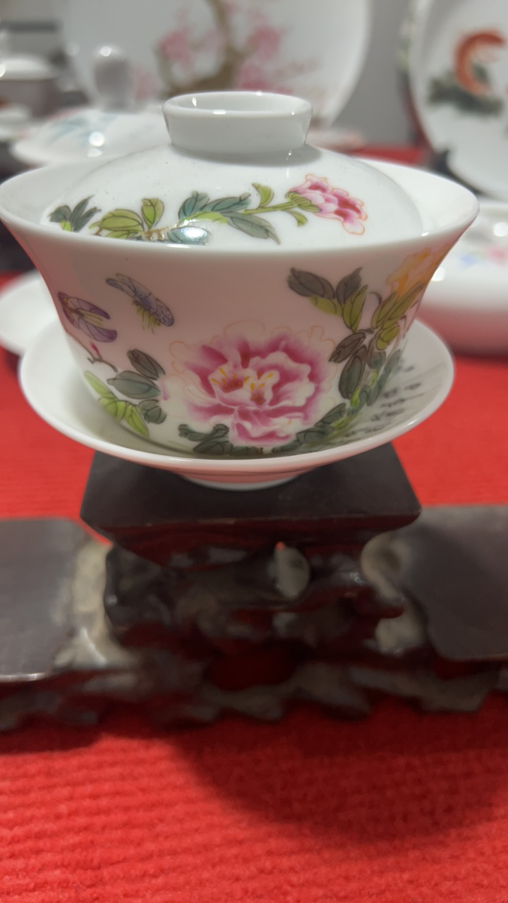 手绘牡丹花陶瓷盖碗