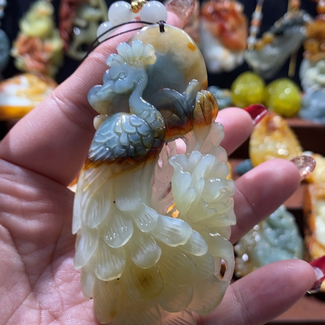 蛇纹石玉颈饰未镶嵌