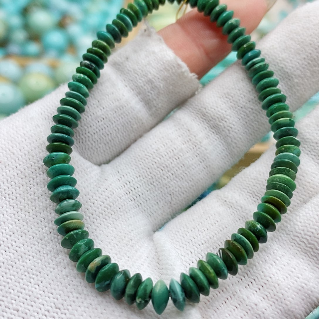 绿松石颈饰未镶嵌