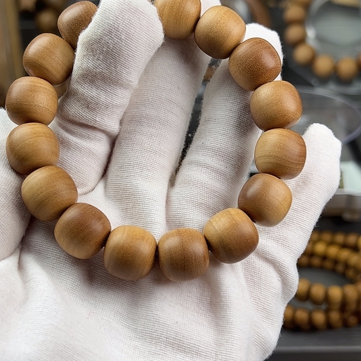 看***号檀香木1.3x1.4老型珠横纹