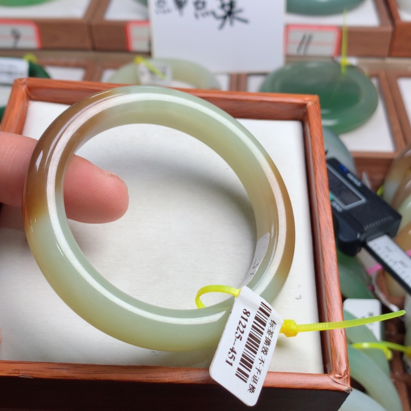 【闪购商品】和田玉手镯未镶嵌56.7