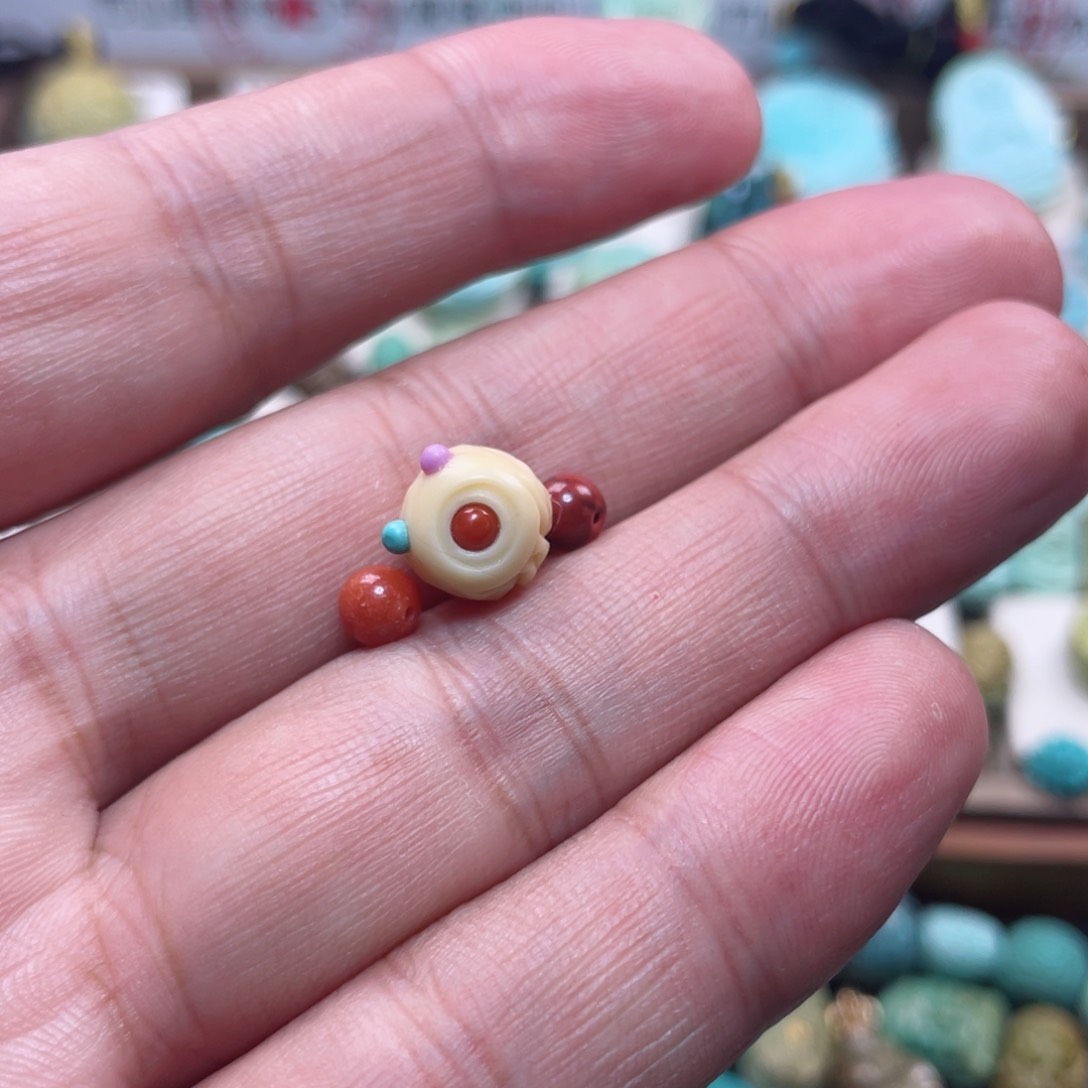 南红玛瑙配饰未镶嵌