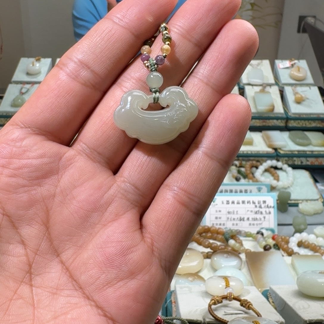 颈饰未镶嵌和田玉