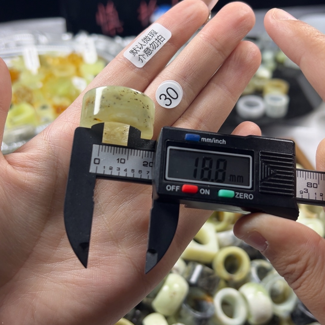 蛇纹石玉未镶嵌戒指