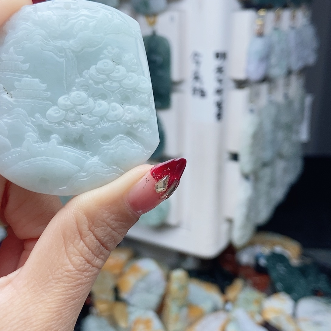 翡翠颈饰未镶嵌翡翠