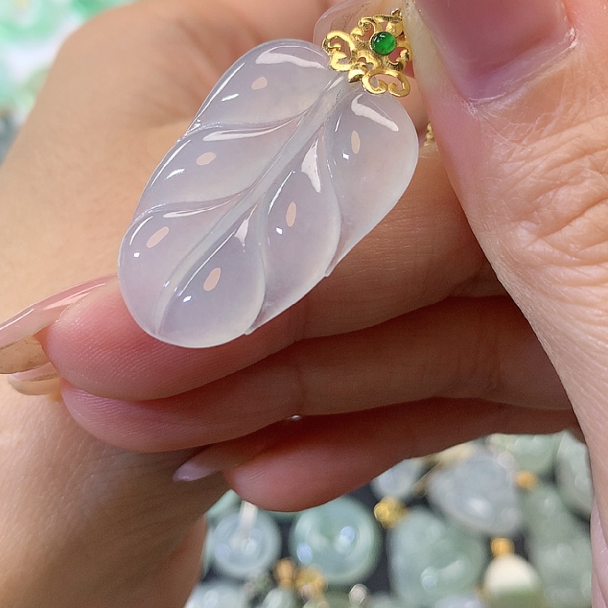 【闪购商品】翡翠吊坠(赠链)18K金镶嵌小***—