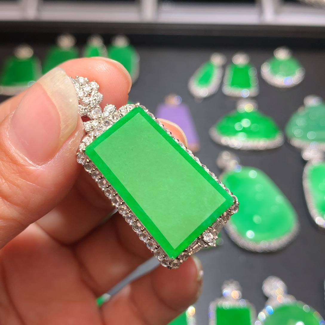 翡翠颈饰18K金镶嵌煜*翡翠