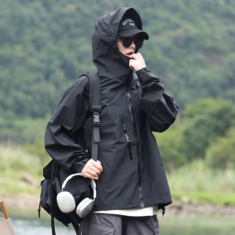 奥特莱斯撤柜迪桑家防风防水透气连帽硬壳冲锋衣户外休闲情侣外套
