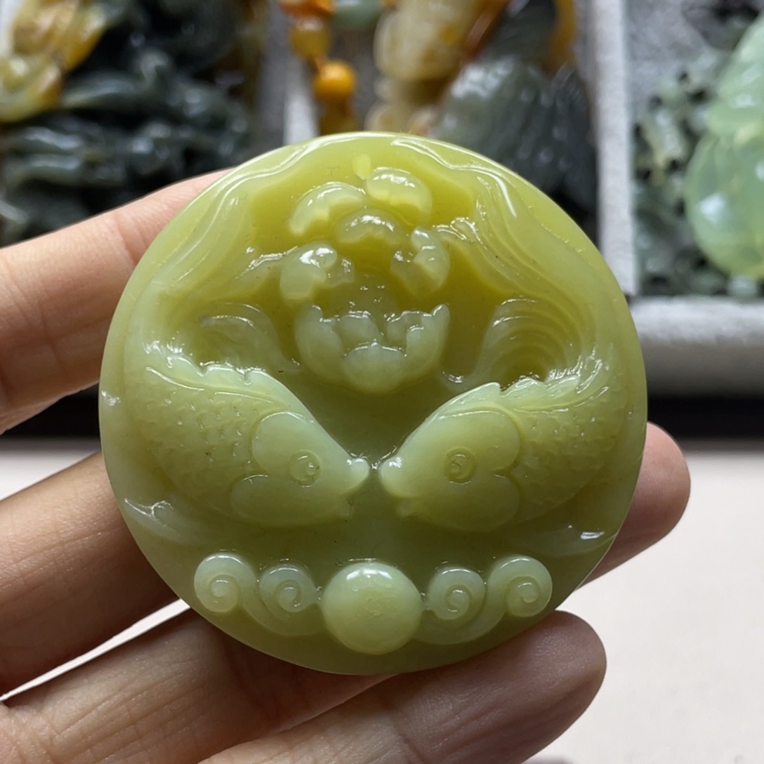 蛇纹石玉颈饰未镶嵌