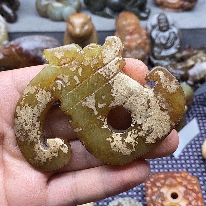 蛇纹石玉未镶嵌颈饰