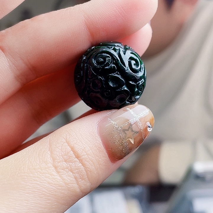 翡翠未镶嵌颈饰多样性