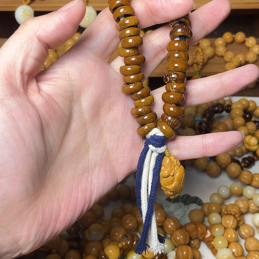 晶***晶木质非金属天然紫金鼠