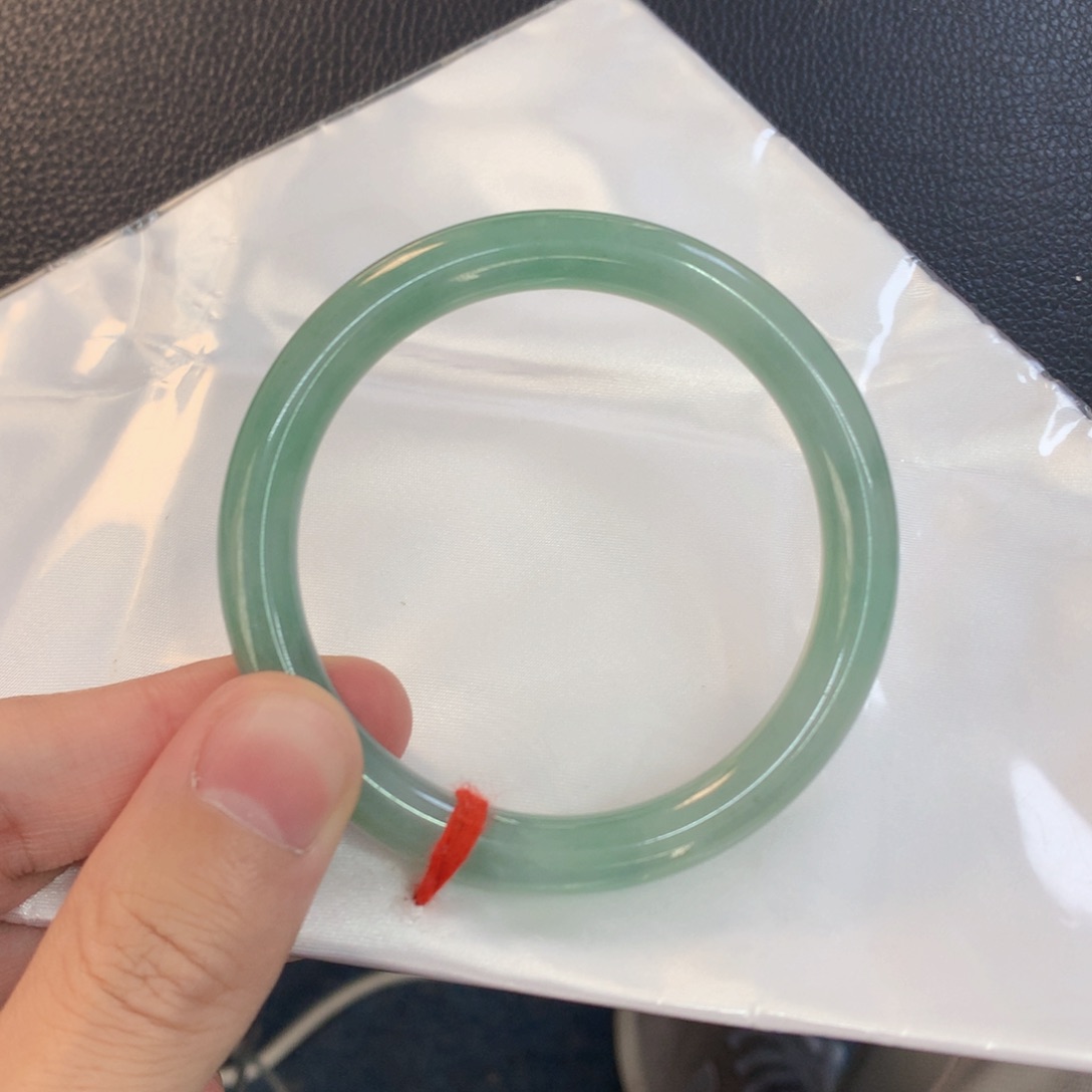 翡翠手镯未镶嵌翡翠