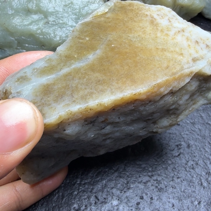 和田玉（糖玉）未镶嵌珠宝奇石