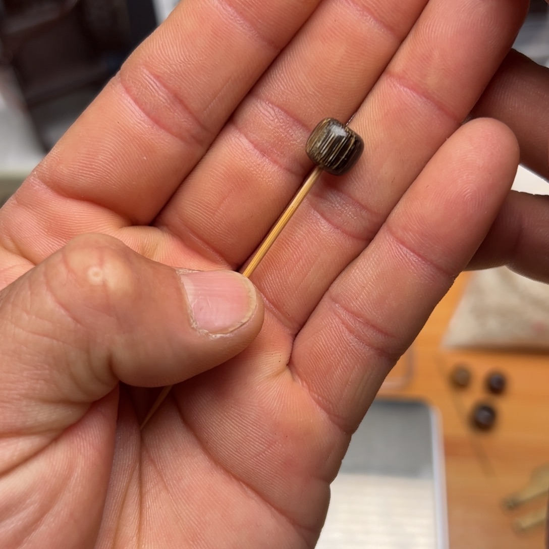 树脂只买单纯的吊坠，没带链子，属的性质。