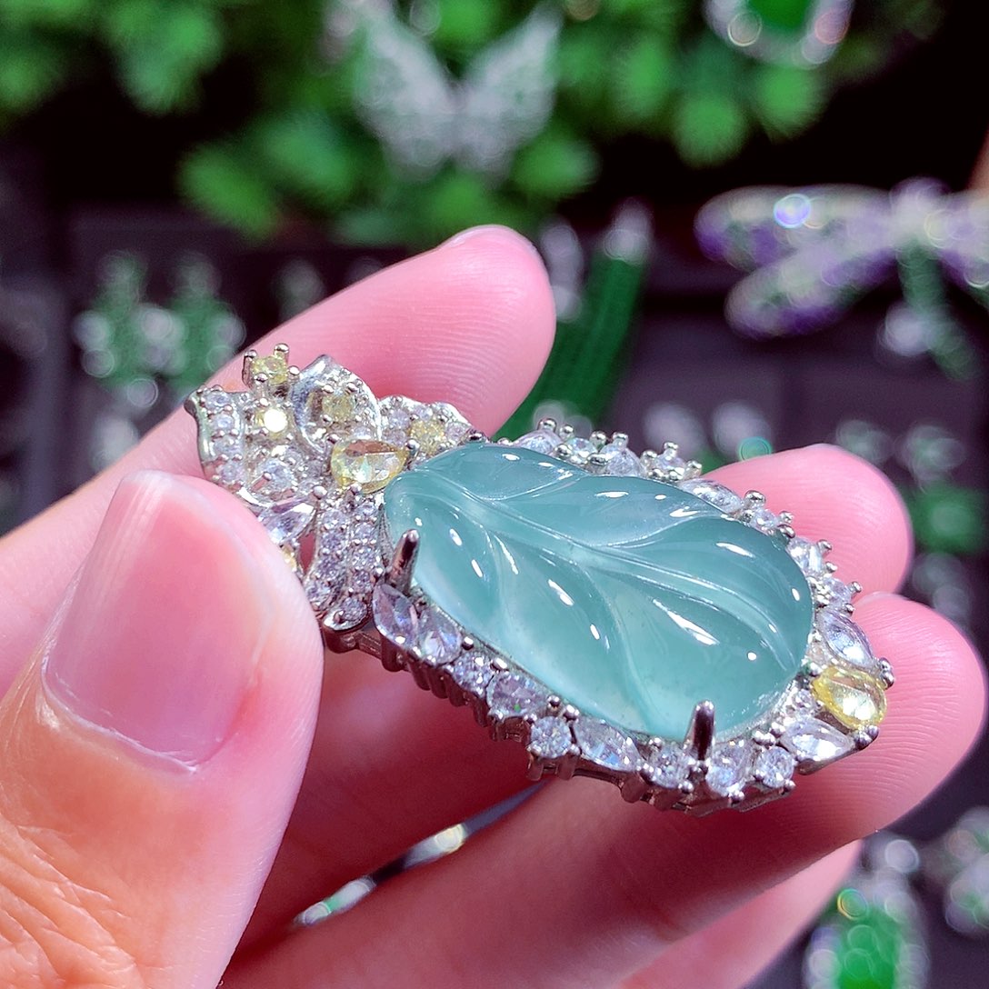 颈饰未镶嵌翡翠天然