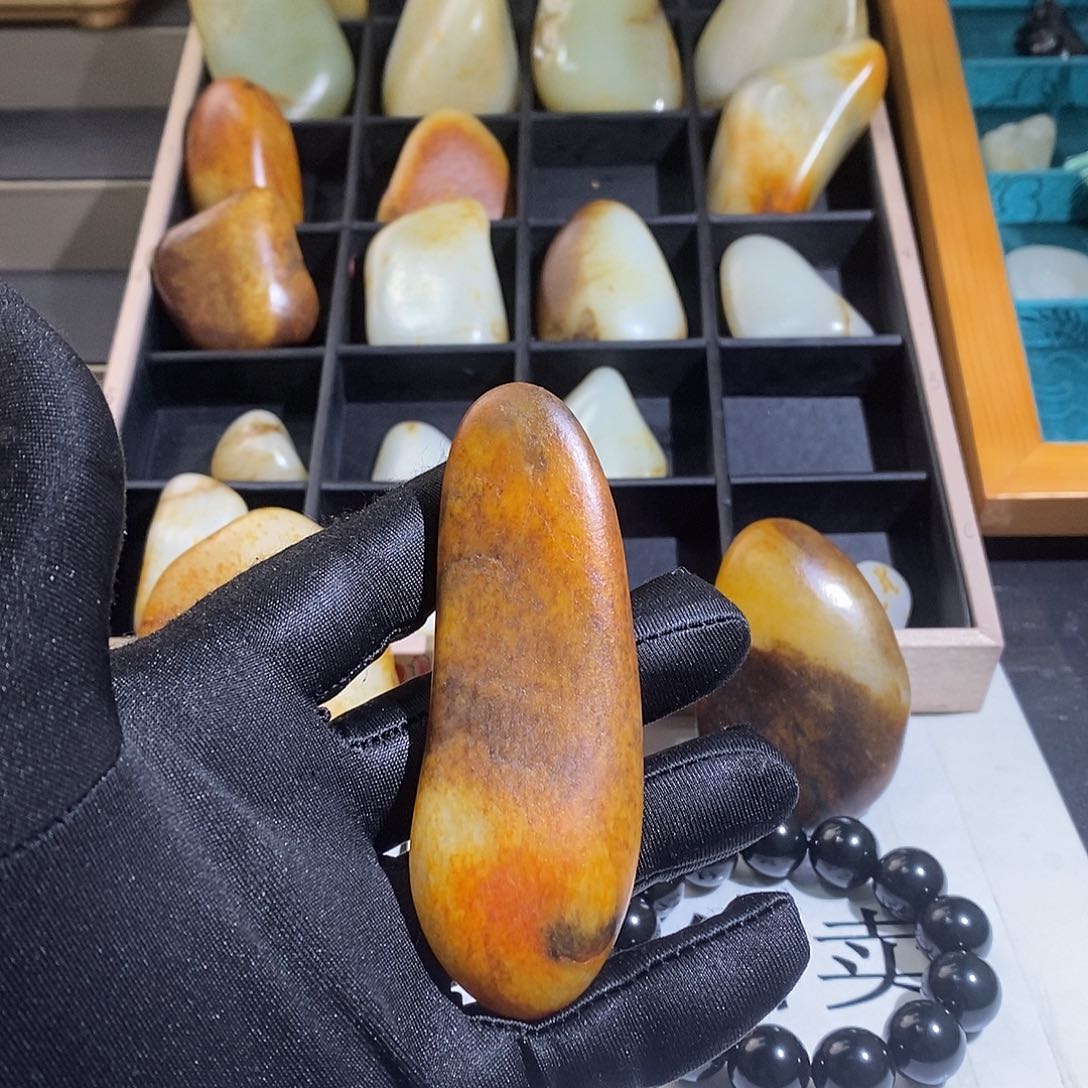 和田玉（糖玉）未镶嵌颈饰性****败