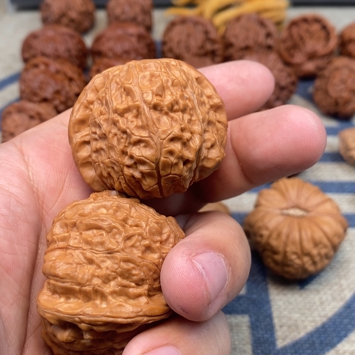 文玩核桃把件抓**间核桃