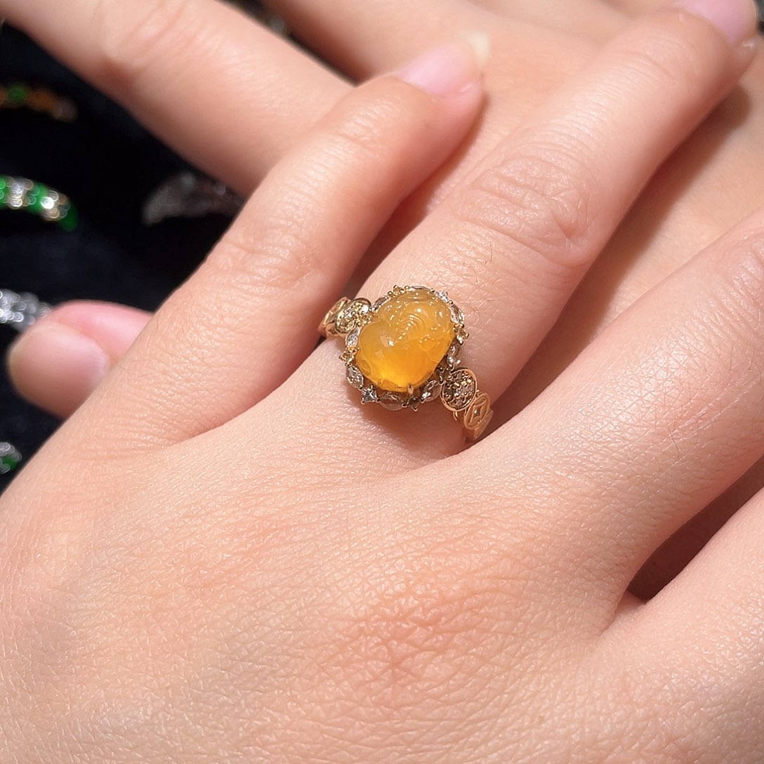 翡翠戒指18K金镶嵌朵*南非钻