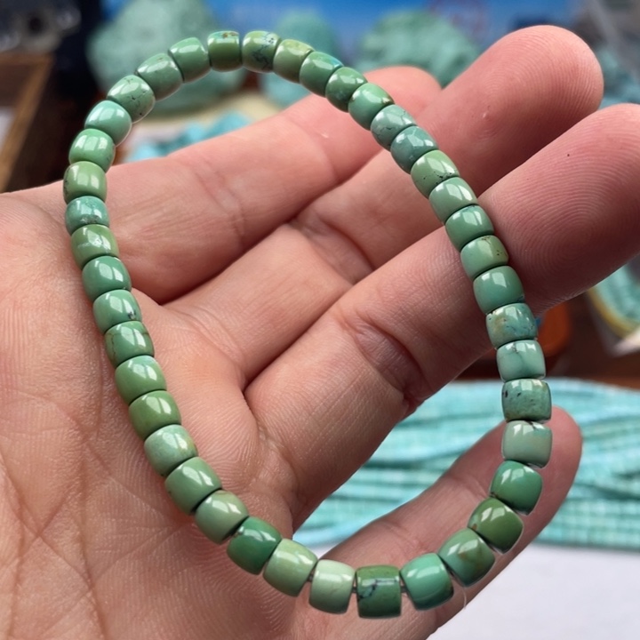 绿松石颈饰未镶嵌
