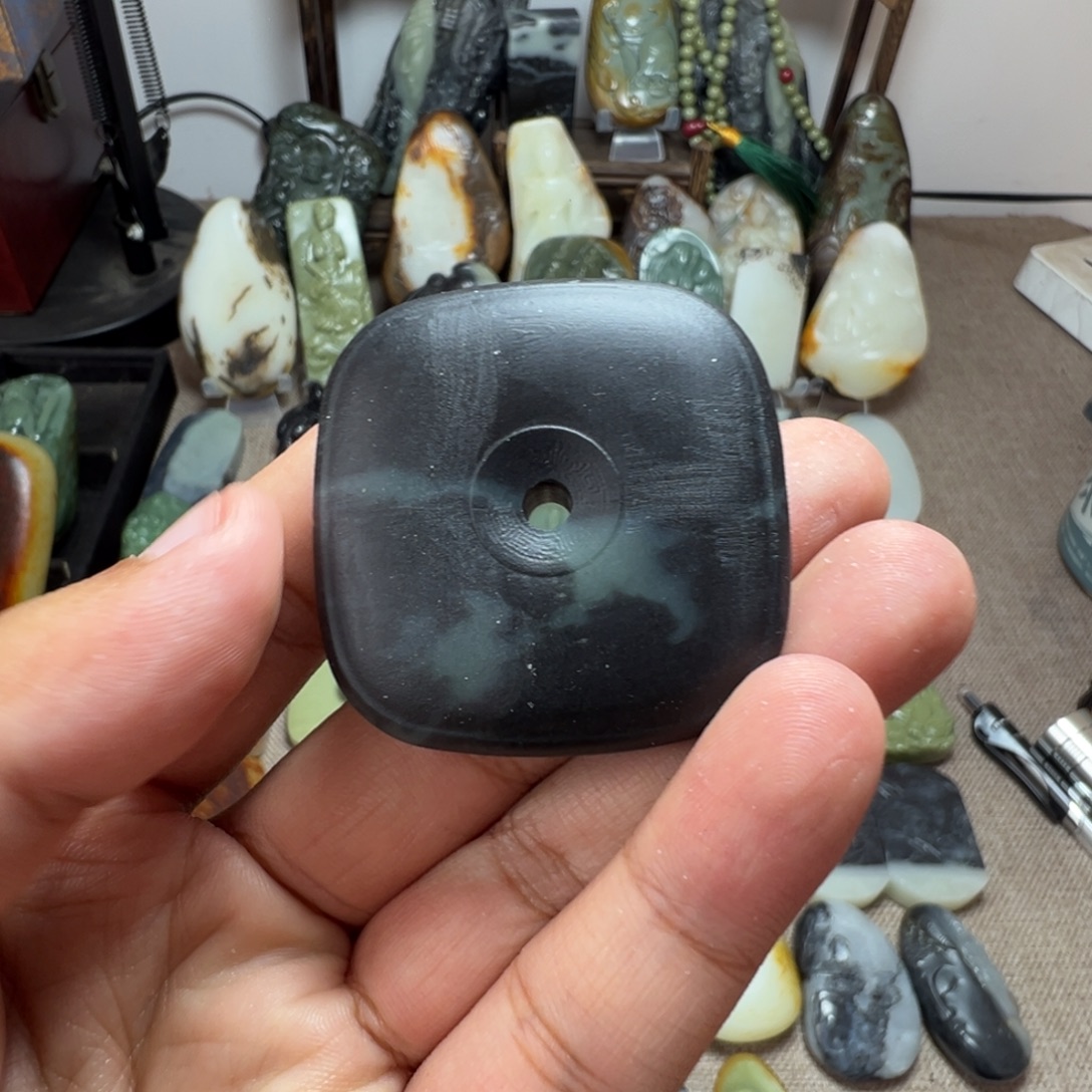 和田玉未镶嵌挂件玉琮