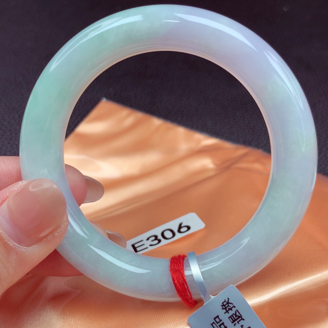 翡翠手镯未镶嵌手镯88